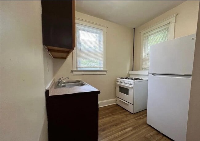 Building Photo - 1418 Manss Ave