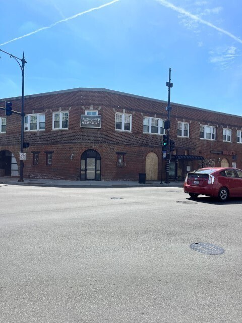 Primary Photo - 5107 W Montrose Ave