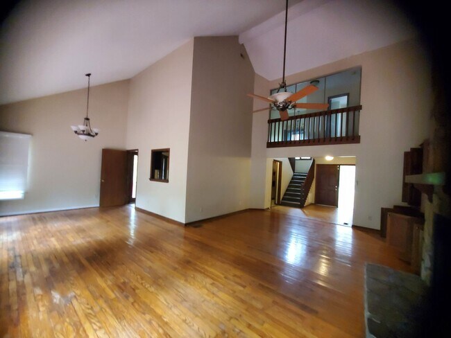 Foto del edificio - 3004 Stonehenge Ct