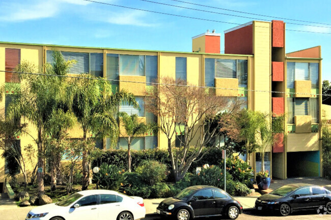 Building Photo - Bel Aire Courtyard