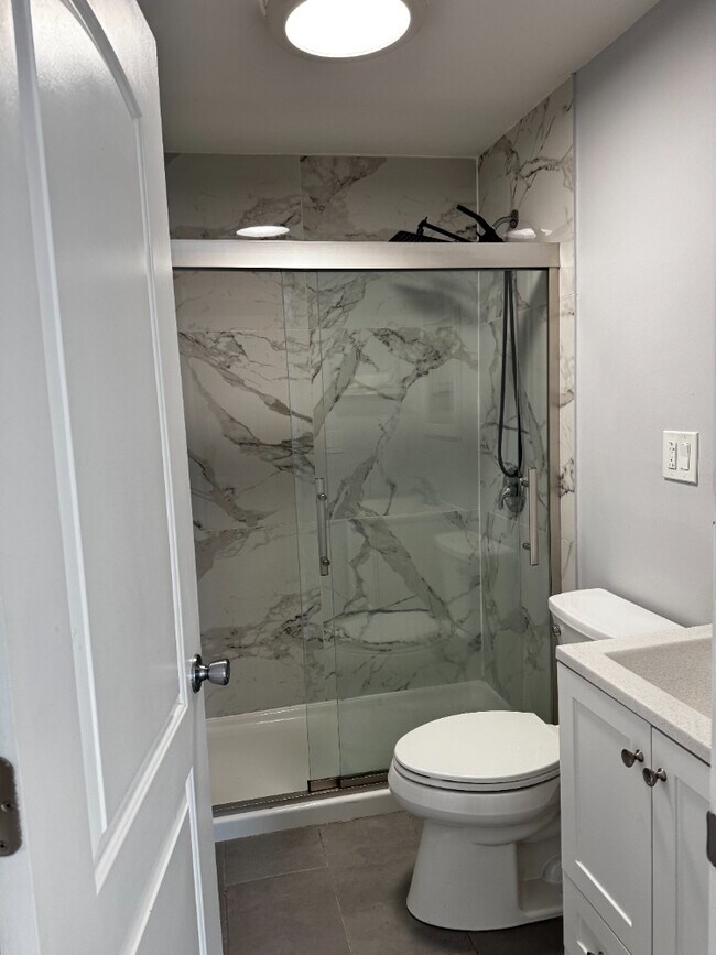 Baño - 1026 W 20th Pl