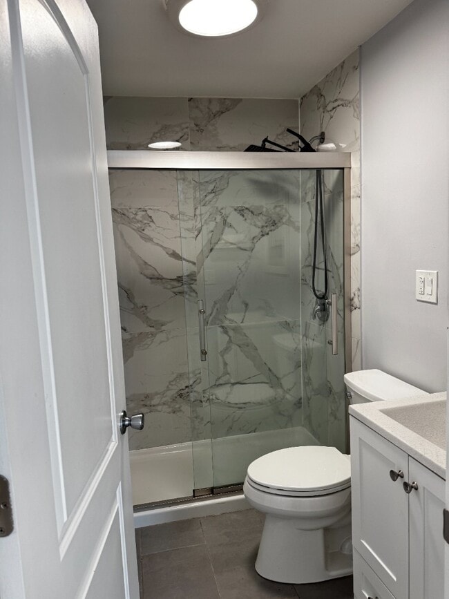 Bathroom - 1026 W 20th Pl