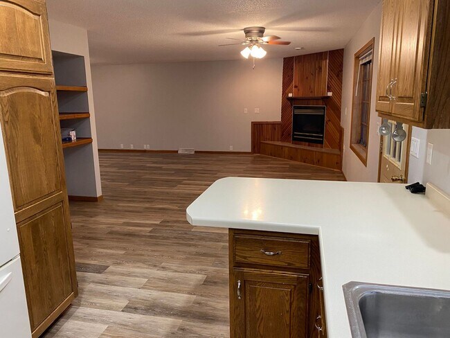 Foto del edificio - 4407-4409 Forest Valley Rd