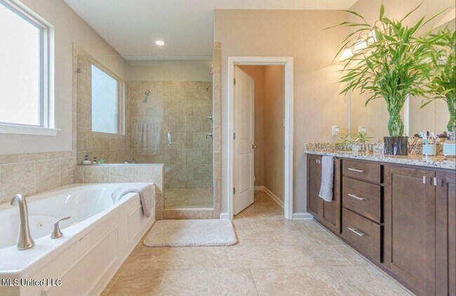 Foto del edificio - Centerhill Schools, beautiful corner lot w...