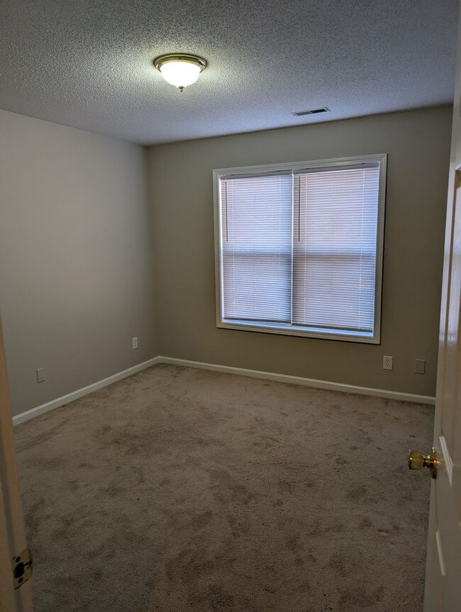 Building Photo - 104 Wellington Dr