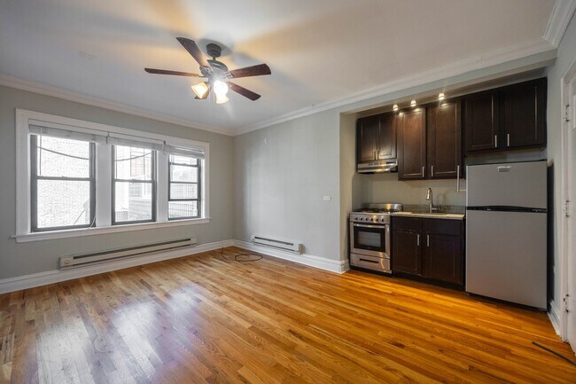 Building Photo - 4737 N Hermitage Ave
