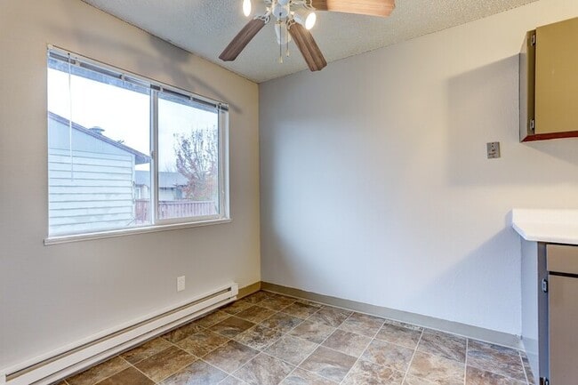 Building Photo - Spacious 2BR Upper Unit – $1495 includes W...