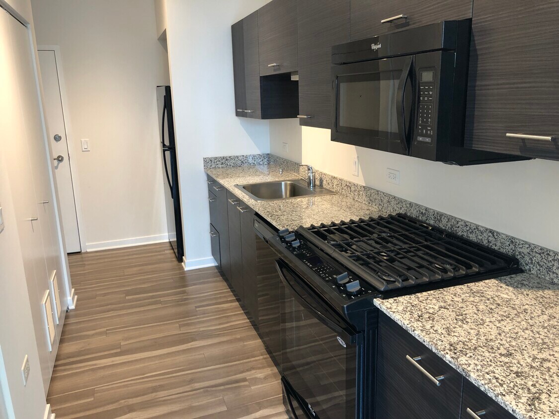 Foto principal - 60 W Superior St