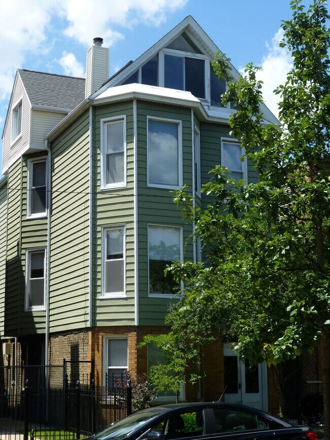 Foto del edificio - 3326 N Bell Ave