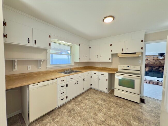 Foto del edificio - 222 Yorktown Rd