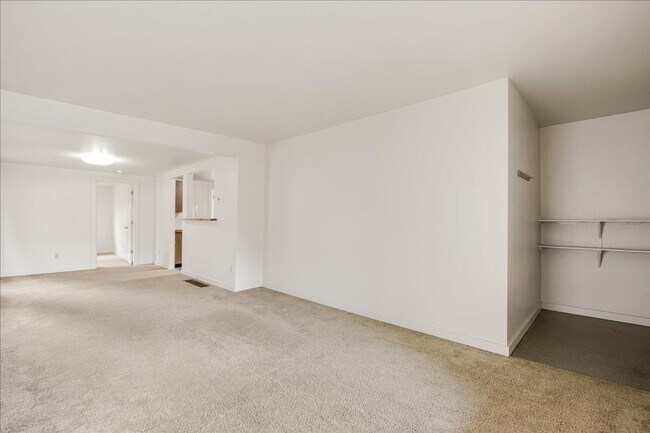 Building Photo - Great SE Portland Location! 2 bdrm/1 bath ...