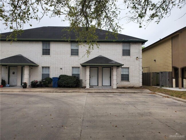 Building Photo - 111 Adelita St