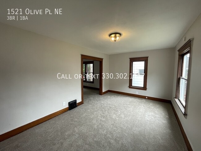 Building Photo - Three bedroom one bathroom home for rent