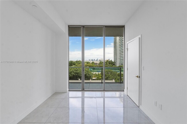 Building Photo - 2678 Tigertail Ave