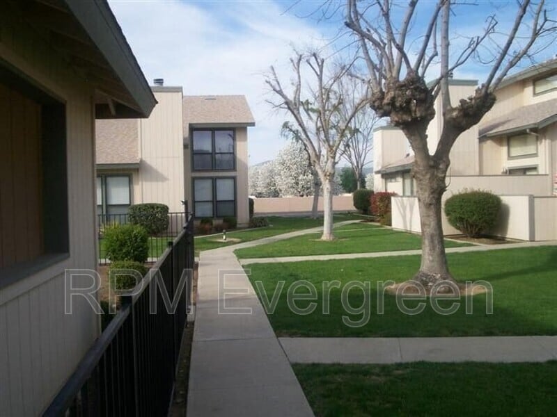 822 W Grand Ave, Porterville, CA 93257 House Rental in Porterville