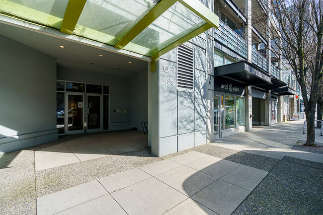 Photo du bâtiment - 495 W 6th Ave