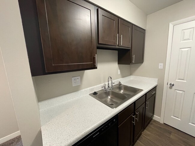 Building Photo - Spring Creek