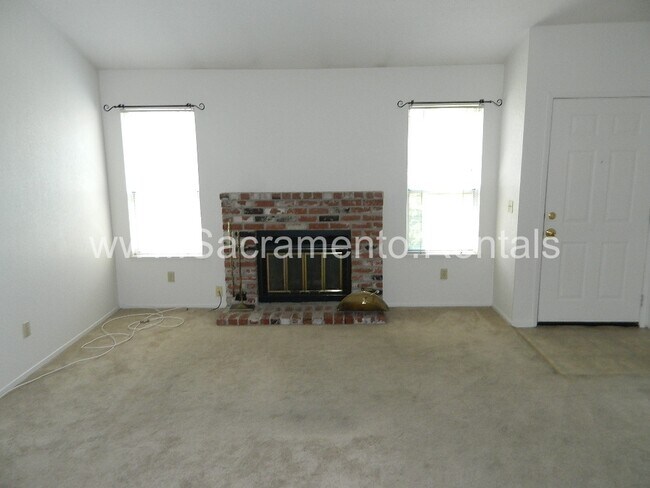 Foto del edificio - Spacious Rosemont 2bd/1ba Condo with Extras!
