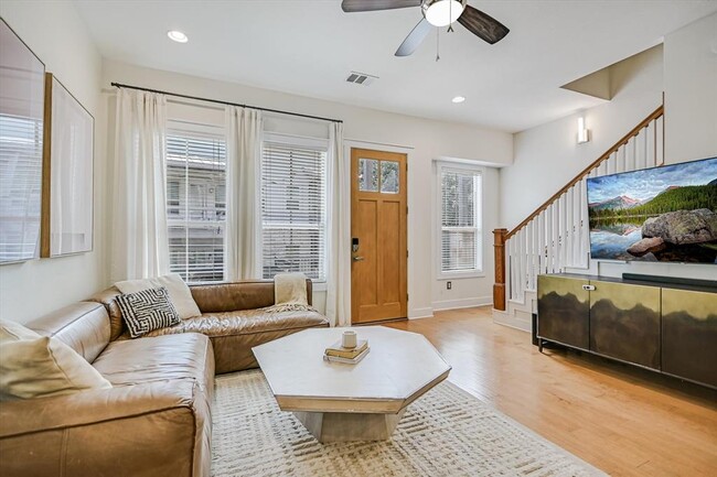 Foto del edificio - 2520 Bluebonnet Ln