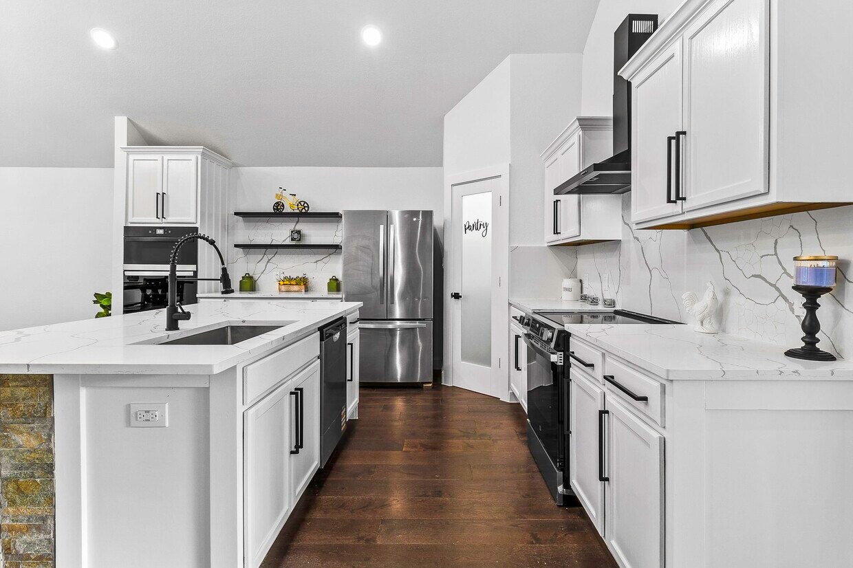 Primary Photo - 112 Glen Haven