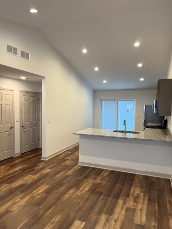 Building Photo - 415 Stewart Ct