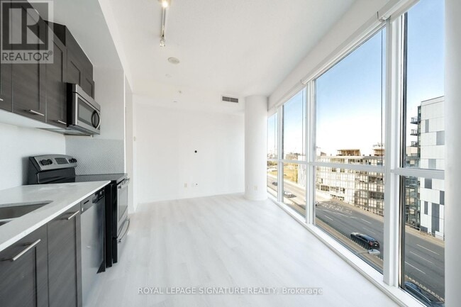 Building Photo - 20 Bruyeres Mews