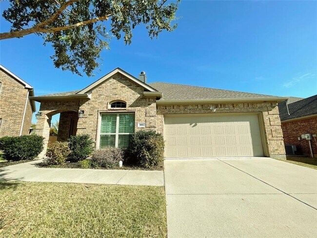 Building Photo - 301 Hideaway Rd