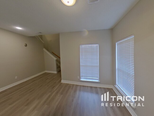 Foto del edificio - 1420 Deville Cir