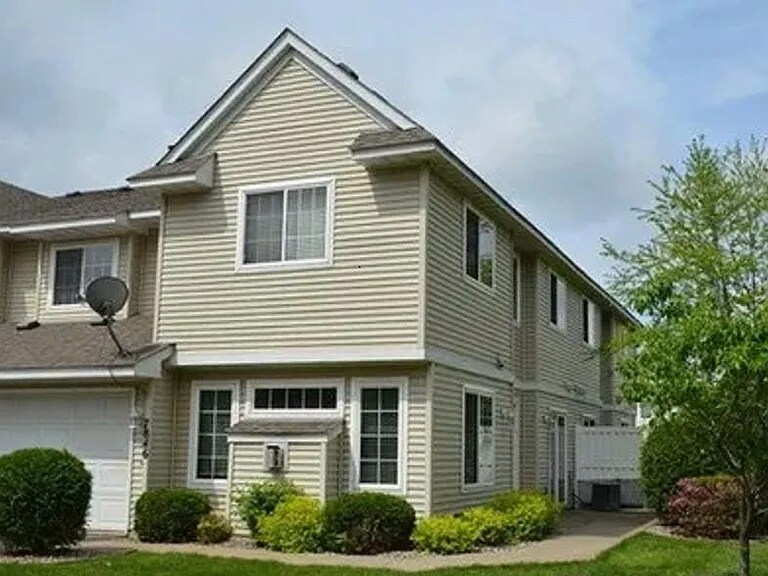 Primary Photo - 7845 Autumn Ridge Ave