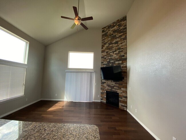 Foto del edificio - Beautiful 4 Bedroom Home in Lorson Ranch!!