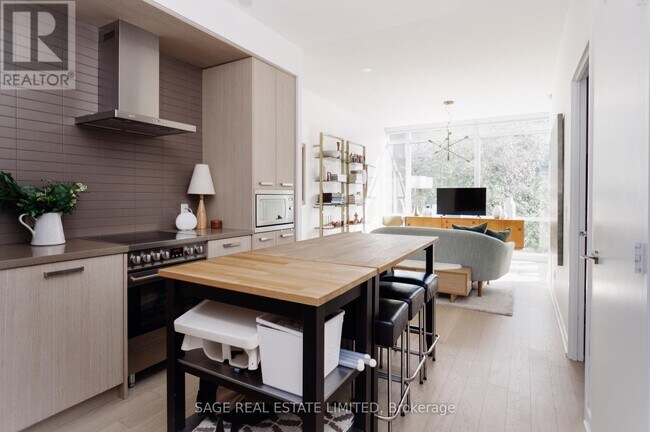 Building Photo - 455 Front St E