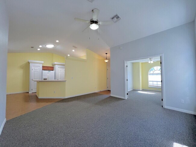 Building Photo - Beautiful 3 BD 2 BATH Home in Gated Community
