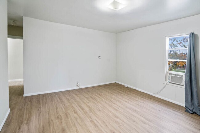 Building Photo - 1632 Waterloo Rd