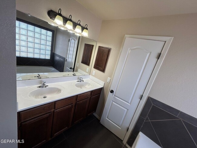 Building Photo - 12857 Little Misty Ln