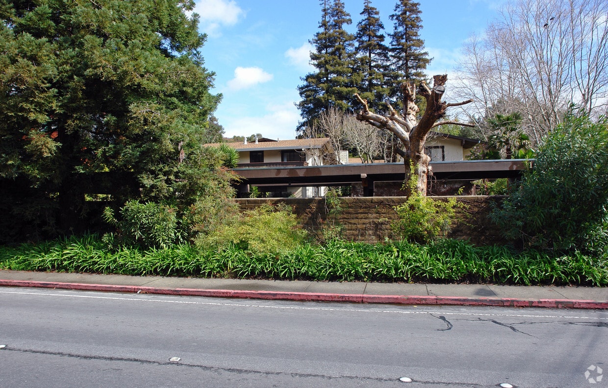 Building Photo - 193-197 Miller Ave