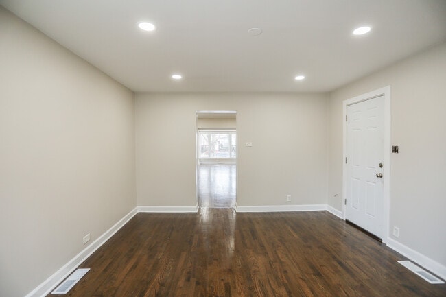 Foto del edificio - 3126 W Chase Ave