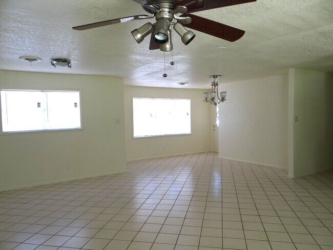 Foto del edificio - 130 Mansfield Ferry Rd