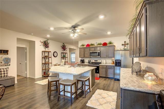 Foto del edificio - 1004 Basswood Ln