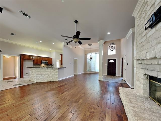 Foto del edificio - 807 Heather Ln