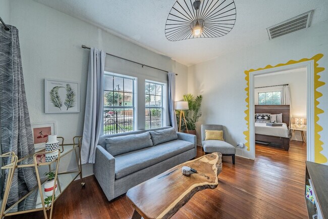 Foto del edificio - 441 W 9th St