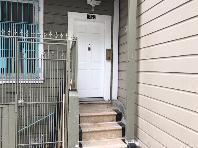 Foto del edificio - 1325 Stevenson St