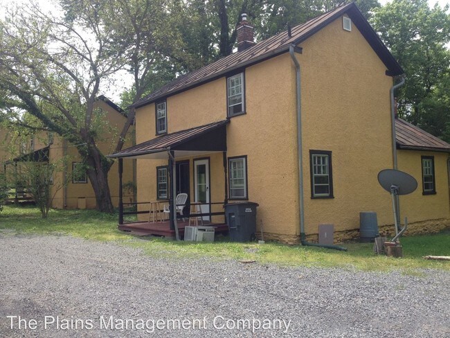Building Photo - 3 br, 1 bath House - 6421 Ashby Lane Unit 4