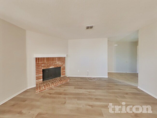 Foto del edificio - 6216 Thoroughbred Trail