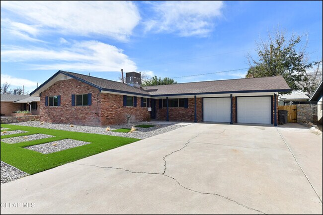 Building Photo - 3217 Wedgewood Dr