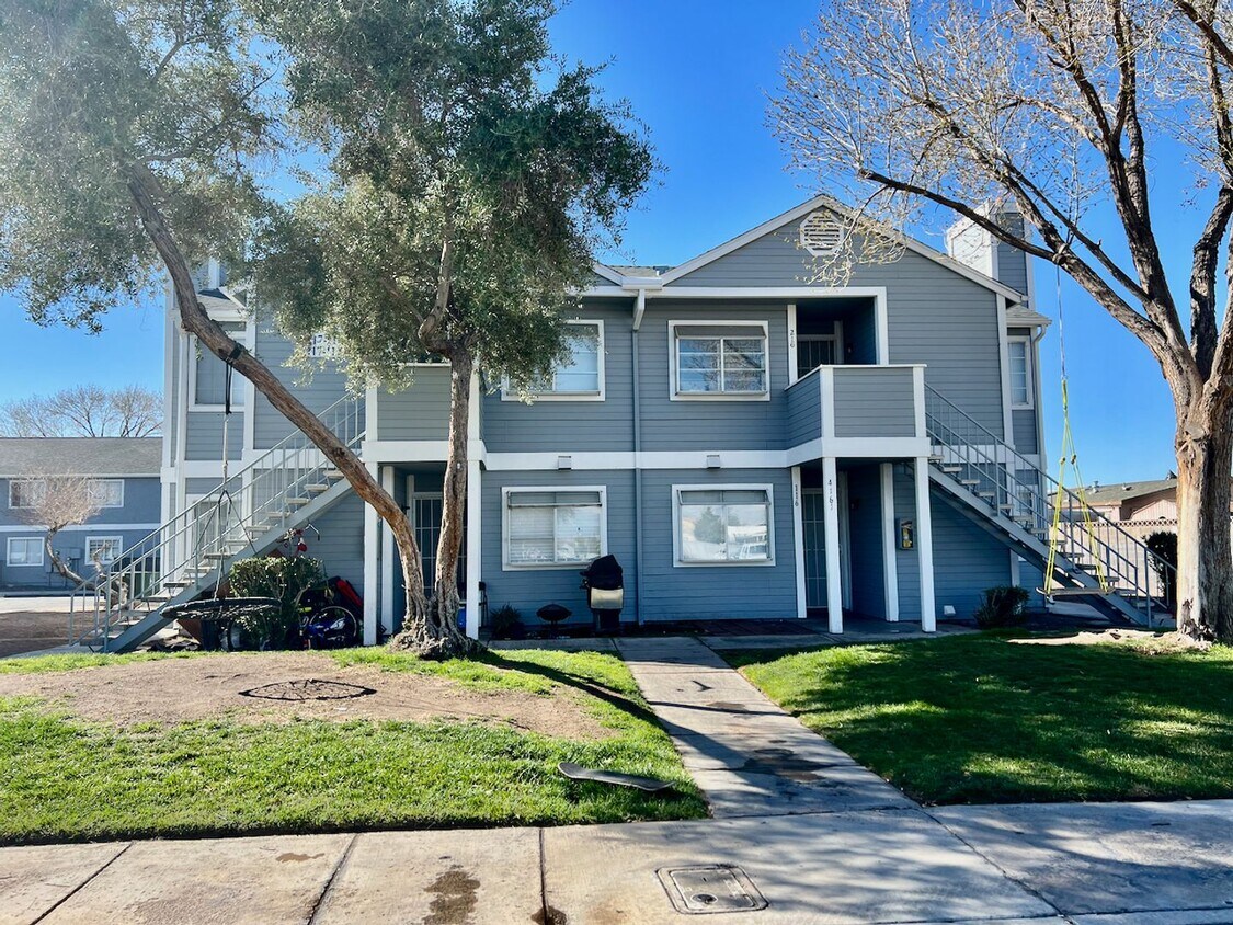 Primary Photo - Renovated 2bedroom downstairs unit ready f...