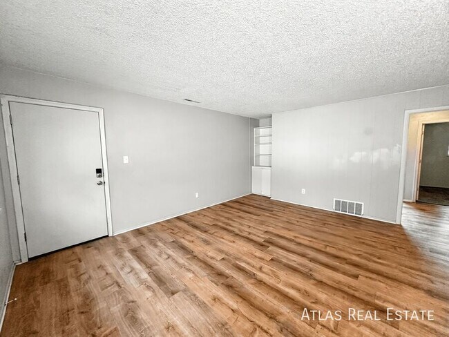 Building Photo - 303 University Dr