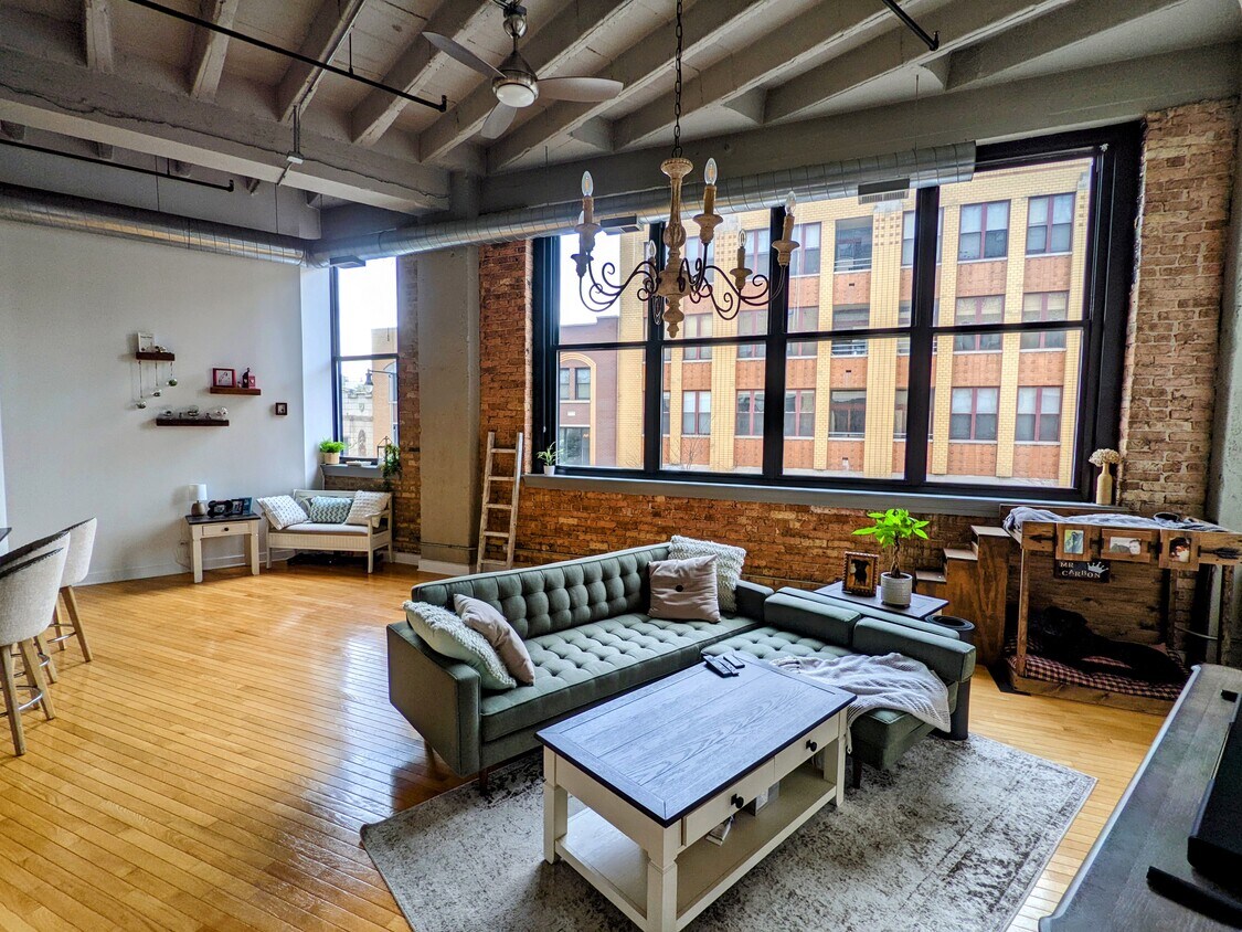 Foto principal - 1601 W School St