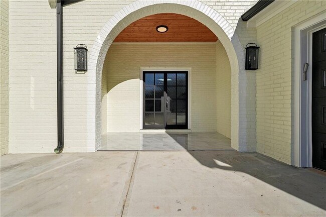 Building Photo - 10365 Waters Rd