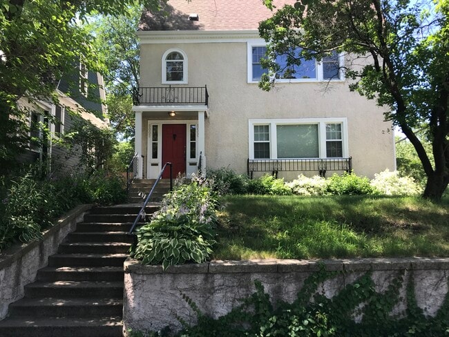 Foto del edificio - 5002 Russell Ave S