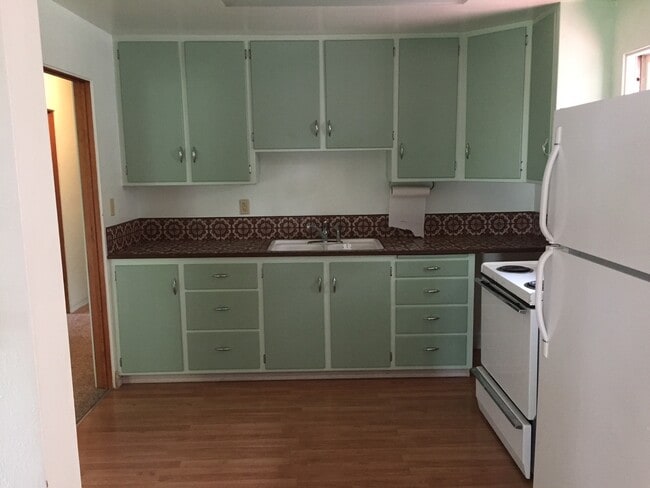 Building Photo - Adorable 2 bedroom 1 bathroom located on the Boise Bench.